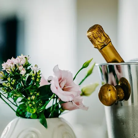 Romantik Astenkrone מלון