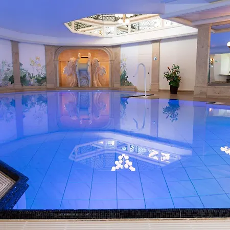 Romantik Astenkrone Hotel