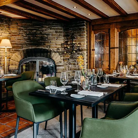 Romantik Astenkrone מלון