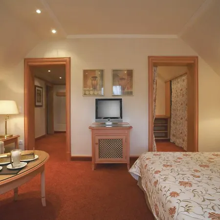 Romantik Astenkrone מלון