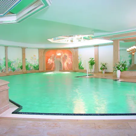 Romantik Astenkrone Otel 4*